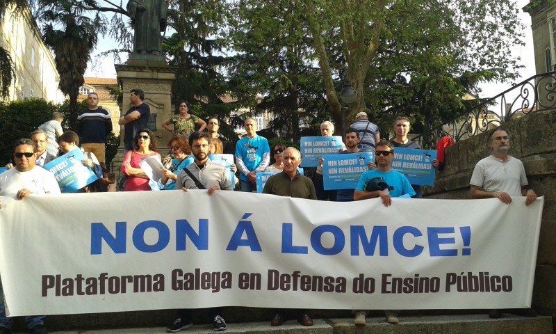 Nais, pais e profesorado concéntrase en cidades e vilas galegas para manifestar o seu rexeitamento á  LOMCE e as reválidas